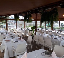 La terraza cubierta del Pazo do Río es un espacio ...